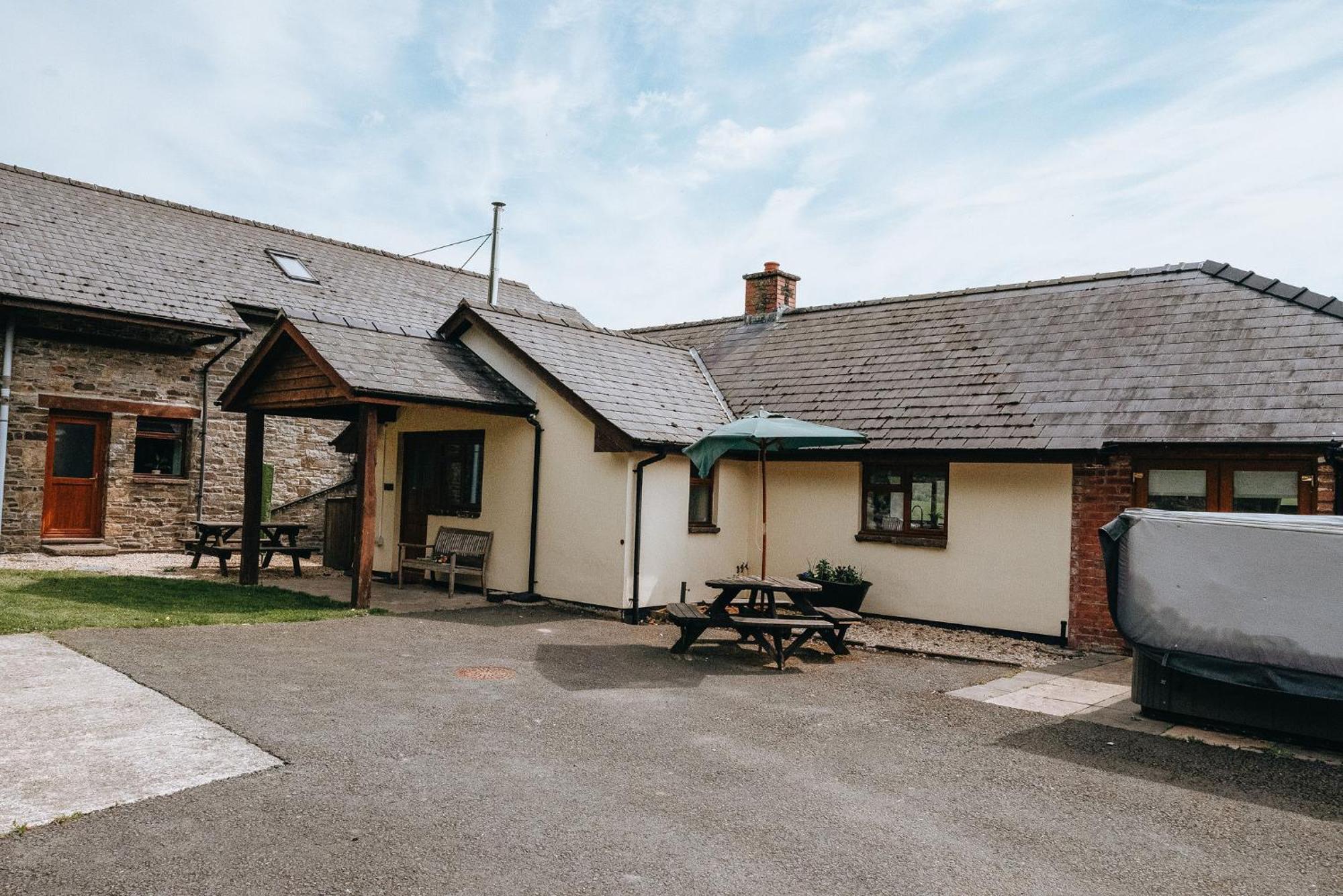 Vale Farm Cottages Brecon Esterno foto